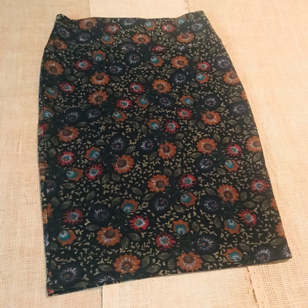 LuLaRoe pencil skirt size small. Like new!